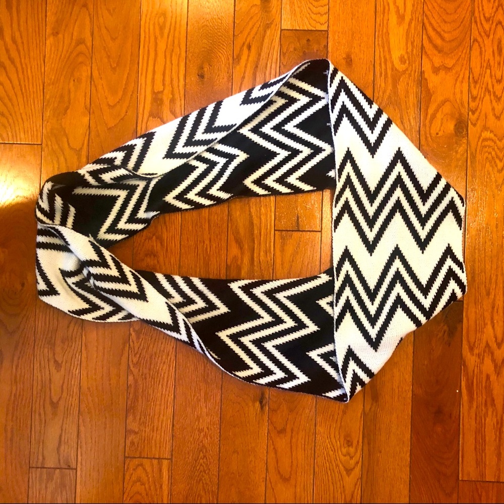Two sided infinity scarf